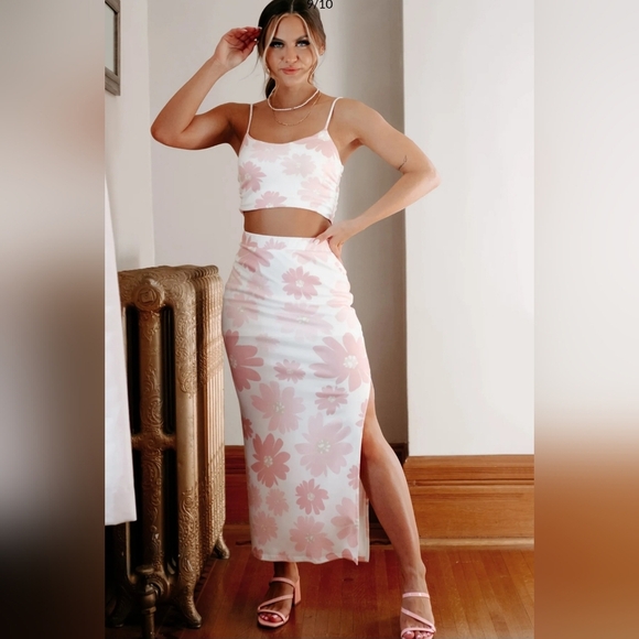 Le Lis Pink & White Floral Maxi Skirt With High Slit & Lining - Picture 8 of 13